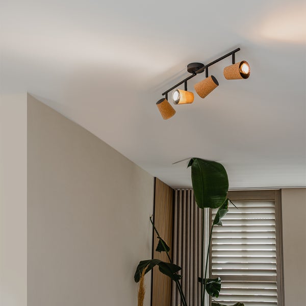 Deckenleuchte mit vier Strahlern aus Kork und Metall