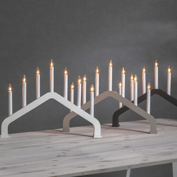 Elektrischer Schwibbogen mit LED-Kerzen für die Weihnachtsdekoration.