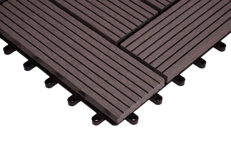 WPC-Terrassenfliese mit Klicksystem und geriffelter Oberfläche.