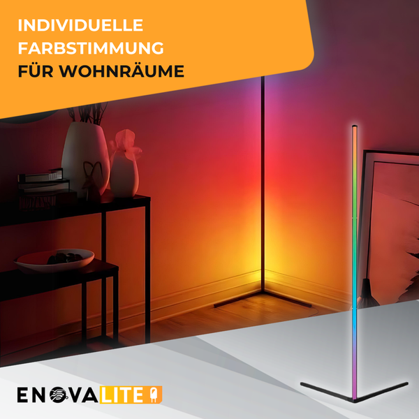 Zwei LED-Eckleuchten in einem Wohnraum, die jeweils unterschiedliche Farben ausstrahlen. EnovaLite Logo.