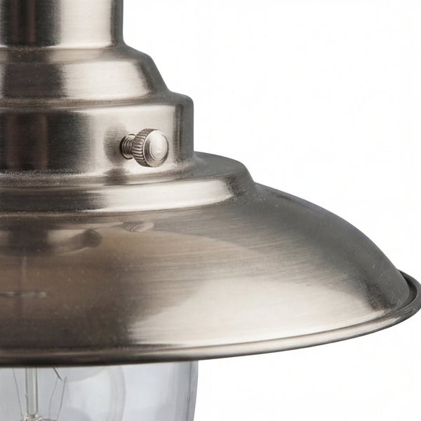 Detailansicht einer Pendelleuchte aus Metall