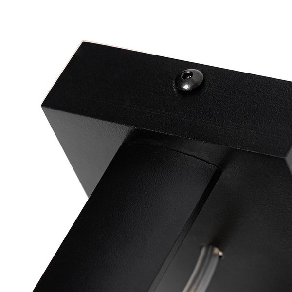 Detail einer schwarzen Lampe mit Schraube