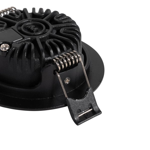 Rückansicht eines schwarzen LED Einbaustrahlers mit Kühlkörper aus Metall und Montagefeder.