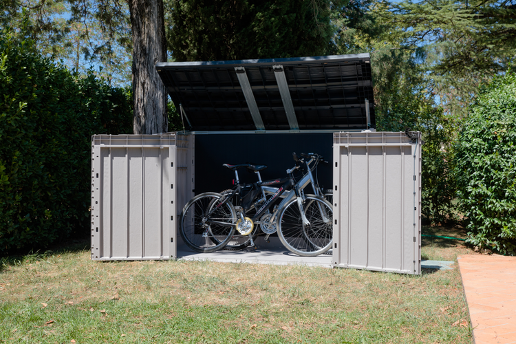 Metall Werkzeugschrank mit offener Tür