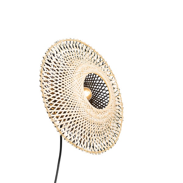 Wandleuchte mit Lampenschirm aus Bambusgeflecht