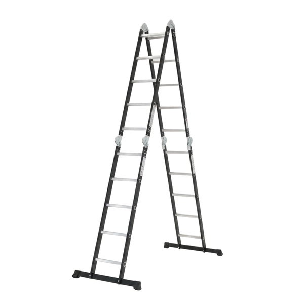 Mehrzweckleiter aus Aluminium mit Sprossen und stabilen Standfüßen in aufgebauter Position.