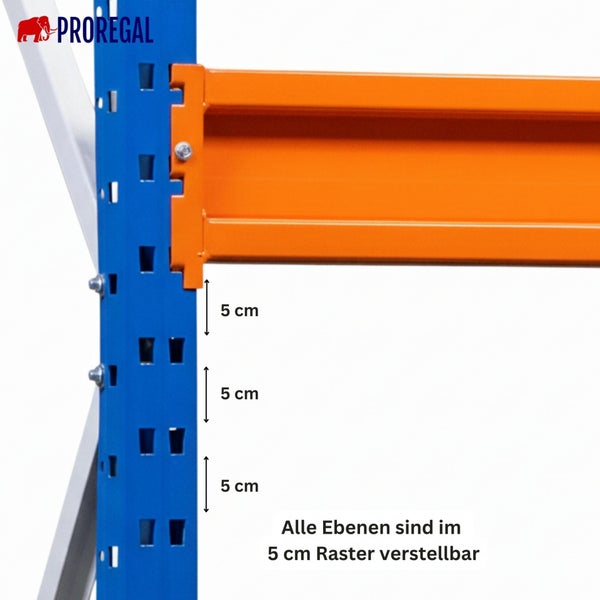 Detailansicht eines blauen Lagerregals mit orangefarbenen Traversen, die im 5-Zentimeter-Raster verstellbar sind. Proregal Logo.