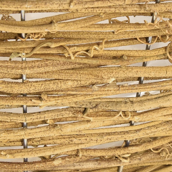 Detailansicht eines geflochtenen Zauns aus Ästen