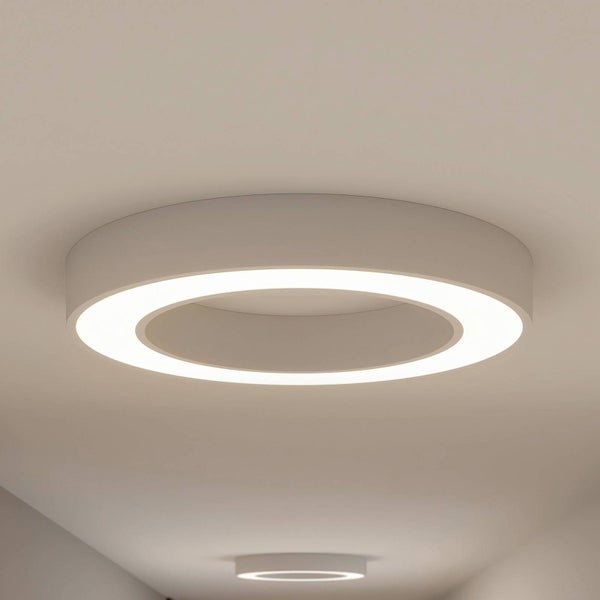 Moderne LED-Deckenleuchte in runder Ringform.