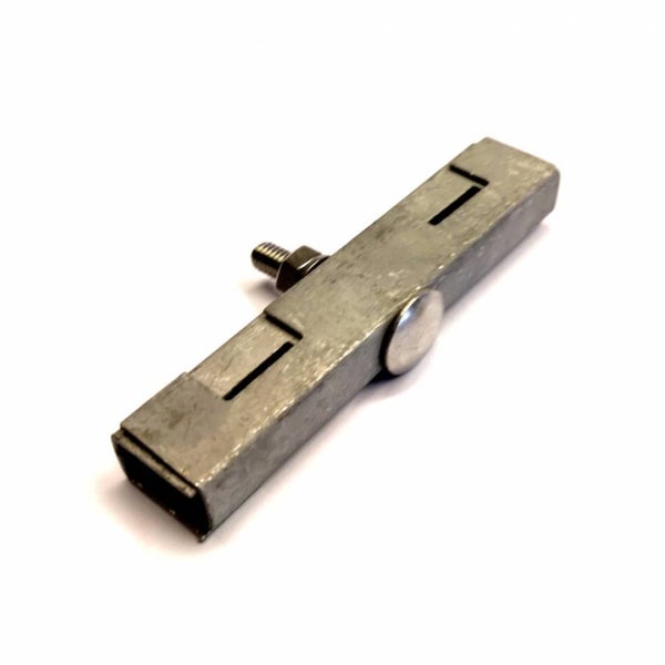 Metallverbinder mit Schraube und Verschluss