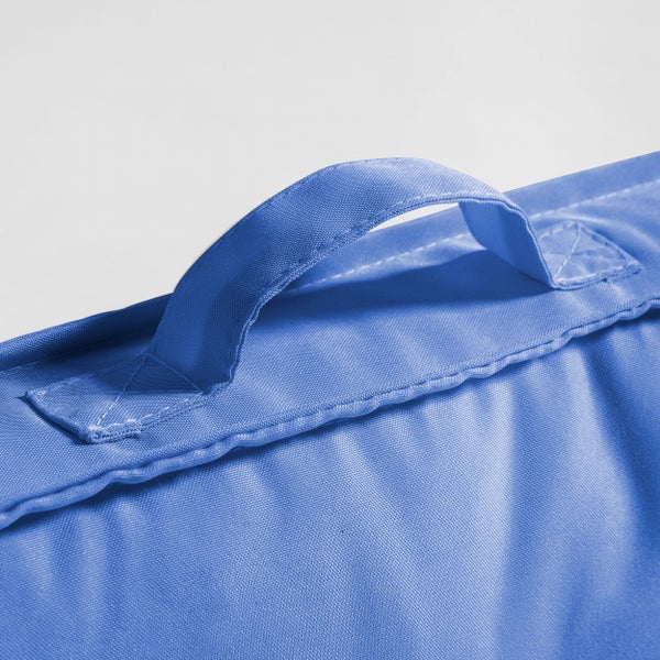 Blauer Tragegriff aus robustem Textilgewebe.