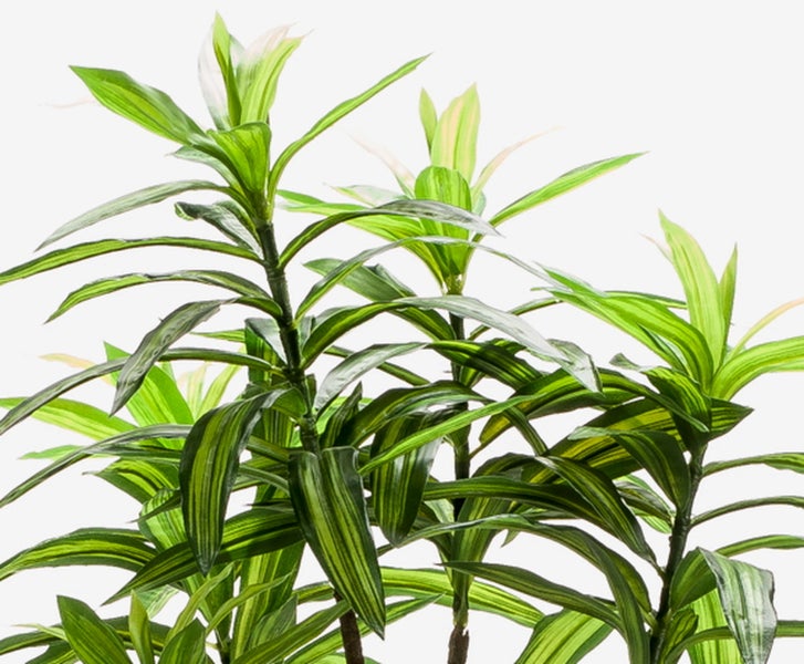 Künstliche weiße Orchidee mit grünem Stiel und grünen Blättern in einem braunen Topf