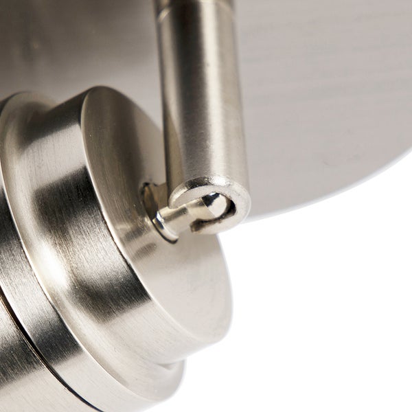 Nahaufnahme einer Deckenleuchte aus Metall