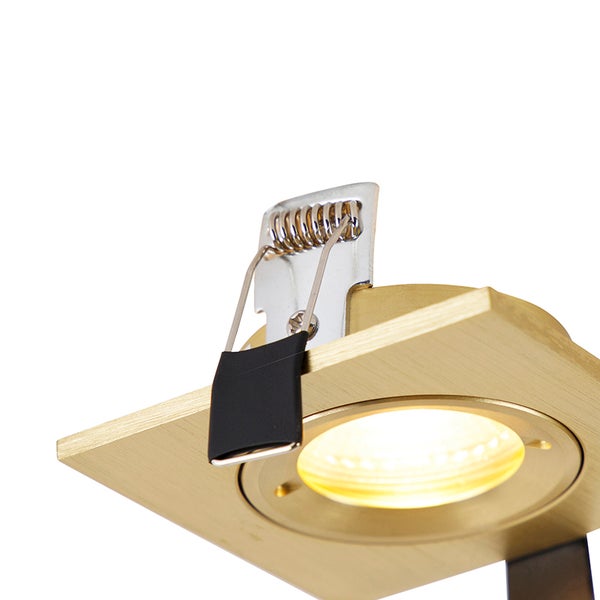 Quadratischer LED-Einbaustrahler aus gebürstetem Metall in Gold mit Montagefeder für die Decke.