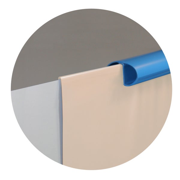 Detailansicht einer Infoleiste zur Anbringung von Papierinformationen