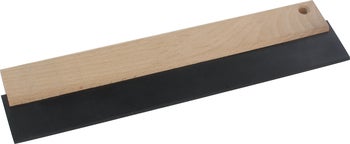 Flächenspachtel mit Holzgriff und gehärtetem Stahlblatt für Malerarbeiten