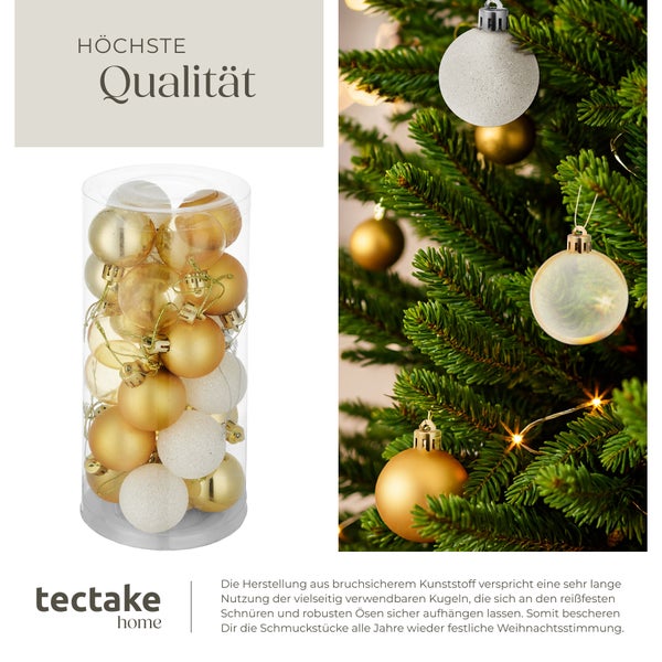 Goldfarbene und weiße Weihnachtskugeln im Behälter und am Weihnachtsbaum