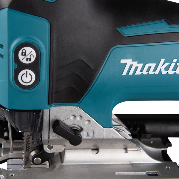 Detailansicht einer Stichsäge der Marke Makita mit Bedienelementen und Logo