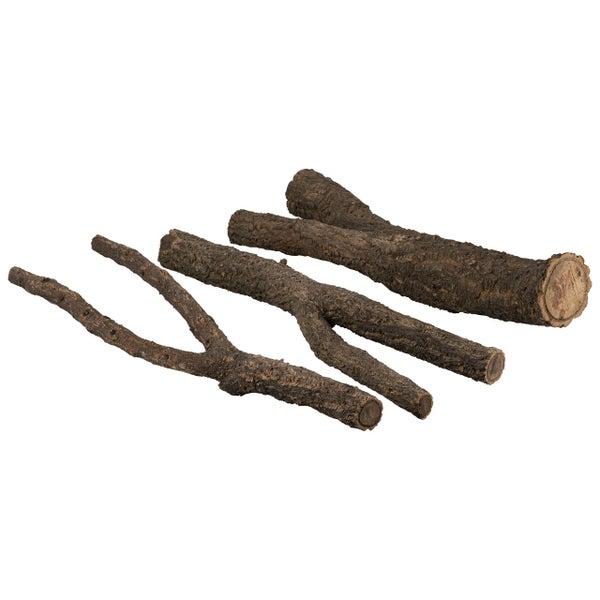 Set aus drei dekorativen Keramik-Holzscheiten für Kamine in Holzoptik mit Rindenstruktur.