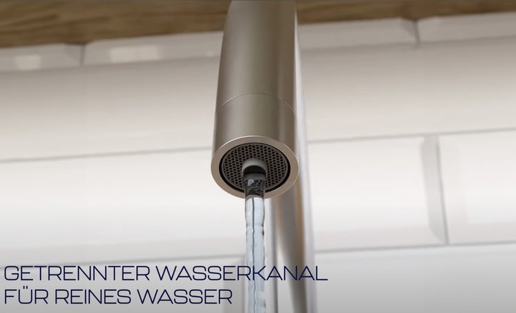 Drei-Wege-Wasserhahn aus Edelstahl mit Wasserfilteranschluss.