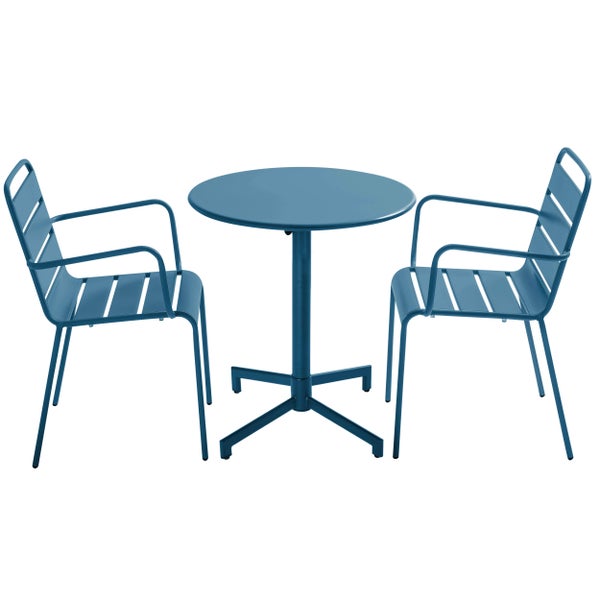 Blaues Bistro-Set aus Metall mit einem runden Tisch und zwei Stühlen mit Armlehnen im Latten-Design.