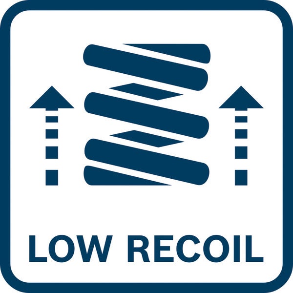 Szene mit einem Gartenstuhl aus Kunststoff mit Beistelltisch, Vase, Tasse und Pflanze