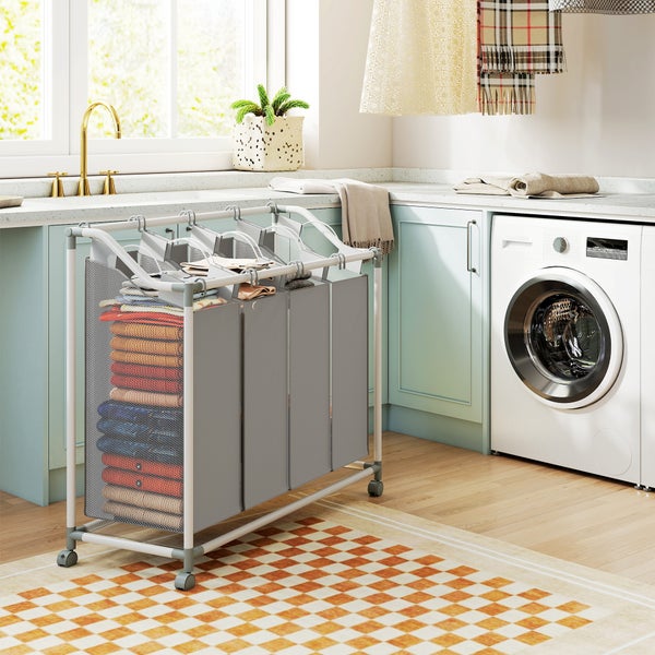 Wäschezimmer mit Wäschewagen, Waschmaschine und Dekor