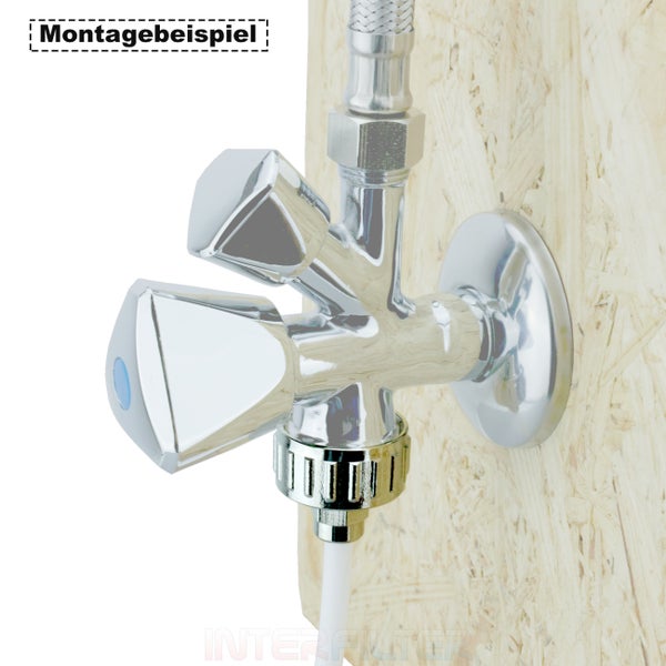 Eckventil mit zwei Anschlüssen montiert an einer Wand als Montagebeispiel für Wasserinstallationen.