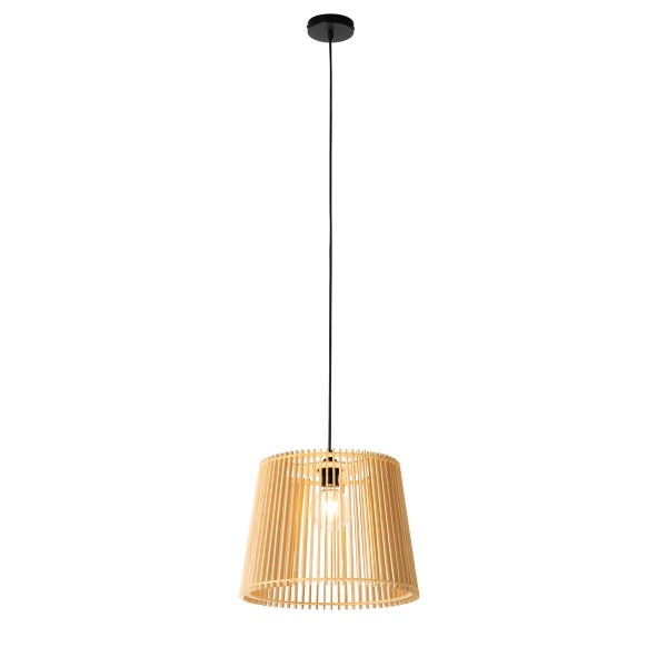 Moderne Hängeleuchte aus Holz mit einem Schirm aus feinen Lamellen für ein wohnliches Ambiente.