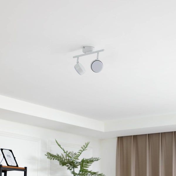 Deckenleuchte mit zwei Strahlern zur flexiblen Ausrichtung des Lichts