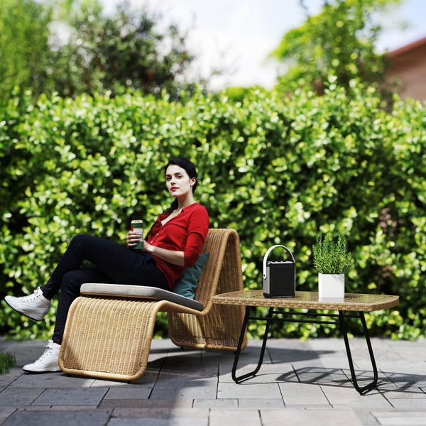 Outsunny Polyrattan Gartentisch, 90 x 50 x 45 cm, UV-beständig Beistelltisch mit Glasplatte, rechteckiger Terrassentisch, Balkontisch für Garten, Terrasse, Balkon Naturholz
