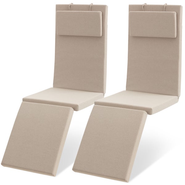 Zwei beige Polsterauflagen für Sonnenliegen mit integriertem Kopfpolster aus strukturiertem Stoff.