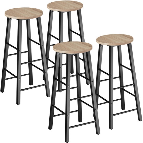 Set aus vier Barhockern mit runden Sitzflächen in Holzoptik und schwarzem Metallgestell mit integrierten Fußstützen.
