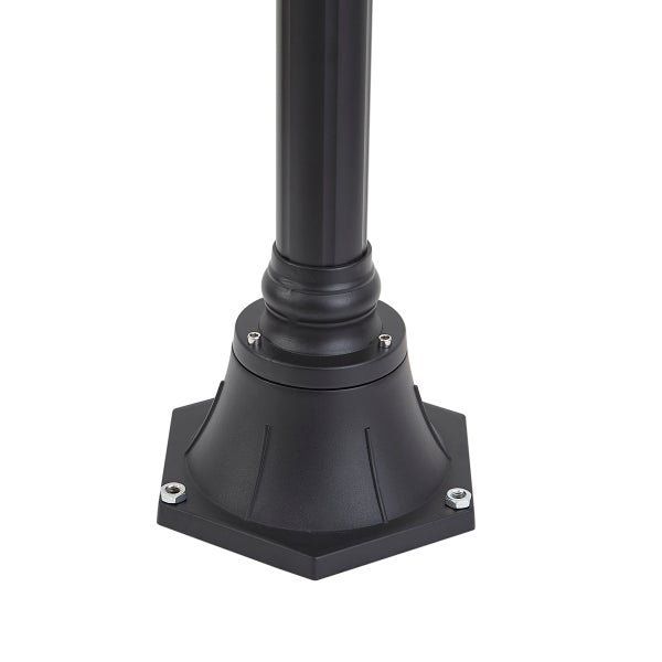 Schwarzer Standfuß einer Außenleuchte mit sechseckigem Sockel aus Metall und sichtbaren Schraubverbindungen.