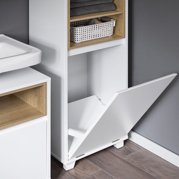 Badezimmerschrank mit offenem Wäschekipper, Regalen und Waschbecken