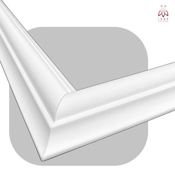 Zierprofil Wandleiste mit profiliertem Design für die Wandgestaltung. IKHE Malarka Logo.