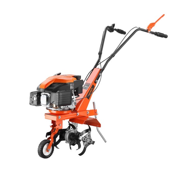 Orangefarbene Fuxtec Benzin-Gartenfräse mit schwarzem Lenker, Motor und Hackmessern.