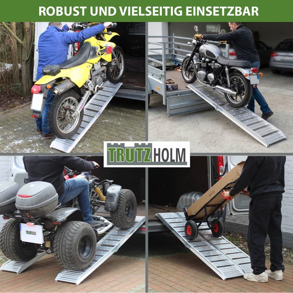 Aluminium-Verladerampen beim Verladen von Motorrad, Quad und Sackkarre in Transporter und auf Anhänger. Trutzholm Logo.