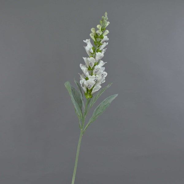 Künstlicher Fingerhut mit weißen Blüten und grünen Blättern.