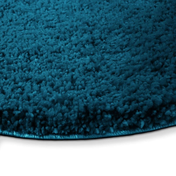 Detailansicht eines runden Teppichs mit dichter Textur