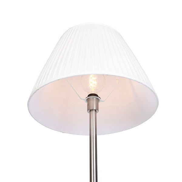 Stehlampe mit weißem Falten-Lampenschirm und Metallständer, Ansicht von unten mit leuchtendem Leuchtmittel