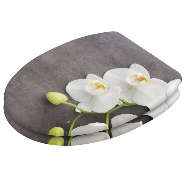 WC-Sitz mit Motiv von weißen Orchideen auf steingrauem Hintergrund