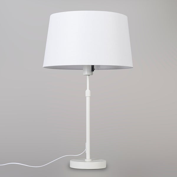 Weiße Tischleuchte mit Stoffschirm