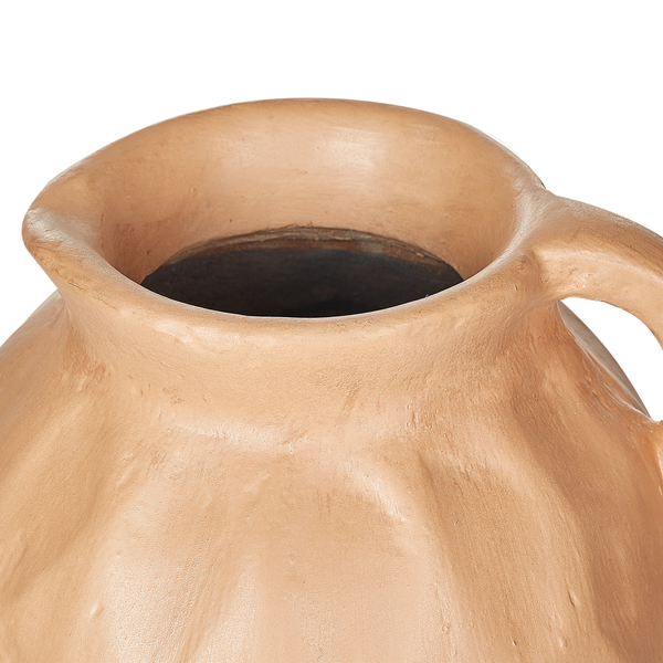 Detailaufnahme eines Pflanzgefäßes aus Terrakotta.