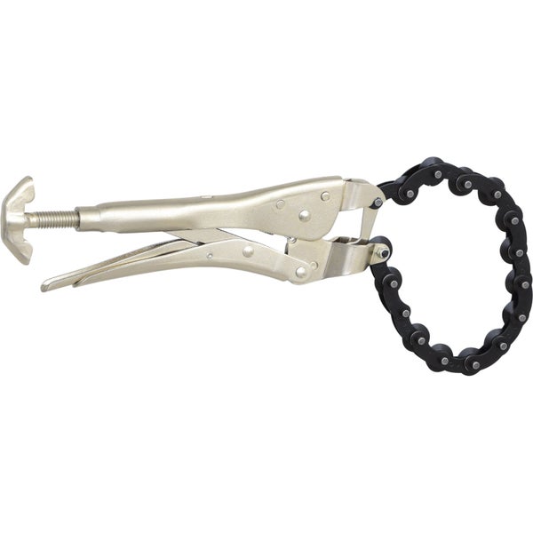 Rohrabschneider im Einsatz an einem Auspuffrohr