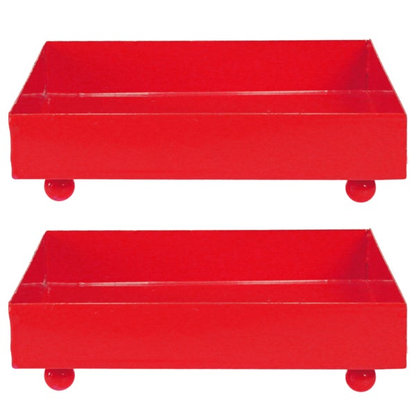 Zwei rote Serviertabletts aus Holz mit kleinen Füßen.