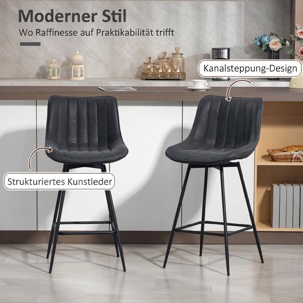 Zwei Barstühle mit strukturiertem Kunstlederbezug und Kanalsteppung vor einer Kücheninsel. Stabiles Metallgestell mit Fußstütze. Moderner Stil.