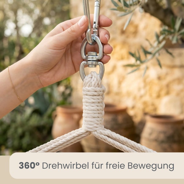 Metallener 360 Grad Drehwirbel für freie Bewegung, befestigt an einem Karabiner und einem geknoteten weißen Seil.