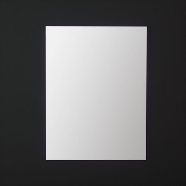 Rechteckiger Wandspiegel ohne Rahmen für das Badezimmer.