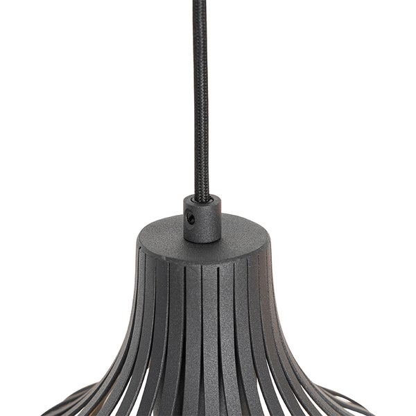 Detailaufnahme einer Pendelleuchte mit Kabelaufhängung